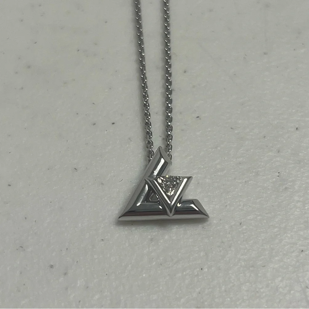 $3,550 Louis Vuitton LV Volt One Small Pendant 18-K White Gold Diamond Necklace - Picture 4 of 11